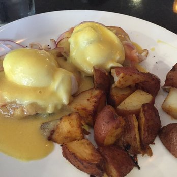 April's Pub & Grill - American Near Me - Lynn, Massachusetts April's Pub & Grill - American Near Me - Lynn, Massachusetts