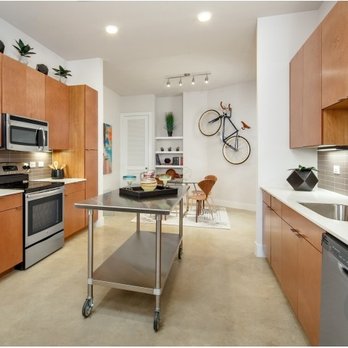 Top Texas Apartments - Enjoy a cook's kitchen with generous counter and island space for preparing your favorite food. - Apartment Agents Near Me - San Antonio, Texas Top Texas Apartments - Enjoy a cook's kitchen with generous counter and island space for preparing your favorite food. - Apartment Agents Near Me - San Antonio, Texas