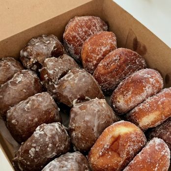 Kamehameha Bakery - poi and regular malasadas - Bakeries Near Me - Honolulu, Hawaii