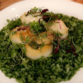 The Evie - Scallops with spinach risotto - American Near Me - Chicago, Illinois The Evie - Scallops with spinach risotto - American Near Me - Chicago, Illinois
