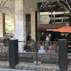 Reiter's Books - Outdoor patio.