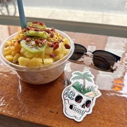 Tide Bowl - banana blend base with granola, pineapple, kiwi, mango, honey, bee pollen and goji berries