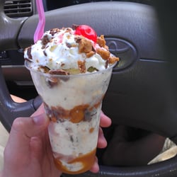 Baskin-Robbins - The reeses peanut butter sundae thing