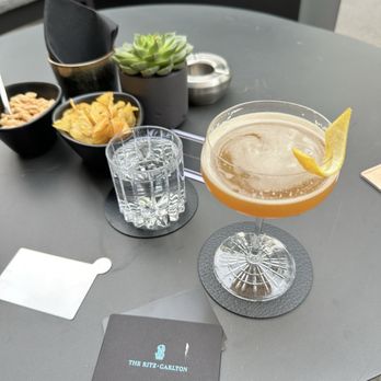D-bar - Lounges Near Me - Vienna, 9
