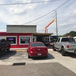 Veros Market - The produce store and the toco/Cuban sandwich bus
