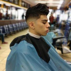 Twins Barbershop #1 - Haircut by: Chi
