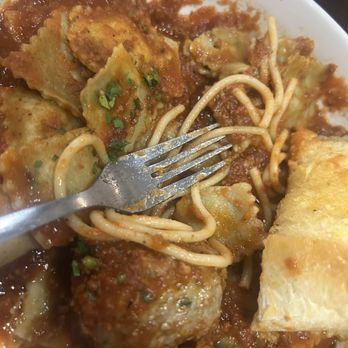 Noni Vita - Ravioli spaghetti with the meatball and garlic bread - Italian Near Me - Manteca, California Noni Vita - Ravioli spaghetti with the meatball and garlic bread - Italian Near Me - Manteca, California