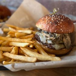Third Eye Brewing Company - Hamilton - Mushroom and Swiss Burger