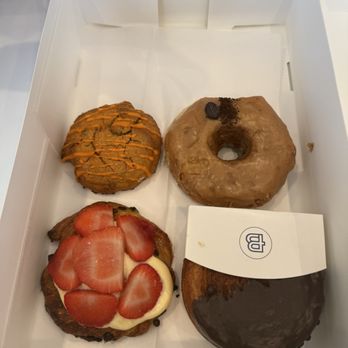 Paris Baguette - Coffee Croissant Donut Chocolate Croissant - Bakeries Near Me - Brentwood, California Paris Baguette - Coffee Croissant Donut Chocolate Croissant - Bakeries Near Me - Brentwood, California