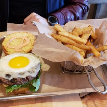 Farm Table - Burger has no taste whatsoever but fries are good. I guess if you want to pay $15 for good fries...sure, why not - Breakfast & Brunch Near Me - Van Nuys, California