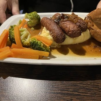 Ben Nevis Pub - Vegan Bangers & Mash with Yorkshire Pudding - British Near Me - Fort William, HLD