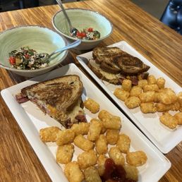 They split the meal for us with a great sweet welcome - Ozark style (kindness without even having ti ask)! They split the meal for us with a great sweet welcome - Ozark style (kindness without even having ti ask)!