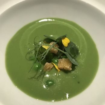 Restaurant Gordon Ramsay - amuse-bouche. Very light and refreshing with peas and mint. - French Near Me - London, XGL
