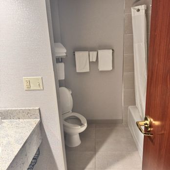 Drury Inn & Suites Champaign - Bath with angle toilet allows more room - Hotels Near Me - Champaign, Illinois Drury Inn & Suites Champaign - Bath with angle toilet allows more room - Hotels Near Me - Champaign, Illinois