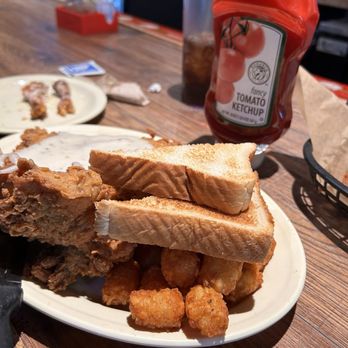 The Lonestar Burger Bar - Lots of tots and Texas toast - Sports Bars Near Me - Red Oak, Texas The Lonestar Burger Bar - Lots of tots and Texas toast - Sports Bars Near Me - Red Oak, Texas