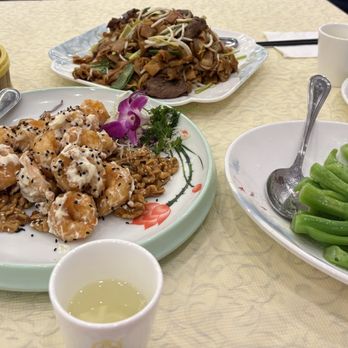 HL Peninsula - Greens with roasted garlic, walnut prawns, beef chow fun, shrimp dumpling, and chrysanthemum tea. Amazing quality and generous portions! - Dim Sum Near Me - Castro Valley, California