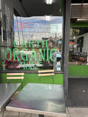 Earth Organic Juice Bar by null