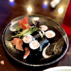 Sunflower Cafe - Small Yellowtail Sushi Roll
