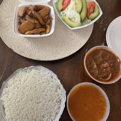 La Roca Restaurant - Rice, beans, sweet plantains, salad, pepper steak