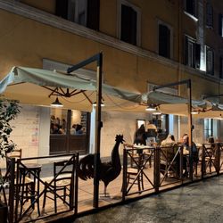 Trattoria Pennestri - Lovely sidewalk terrace