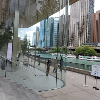 Apple Michigan Avenue - Exterior of building - Mobile Phones Near Me - Chicago, Illinois Apple Michigan Avenue - Exterior of building - Mobile Phones Near Me - Chicago, Illinois