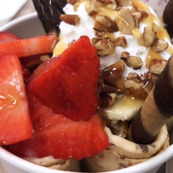 ThirsTea - Banana Nutella Ice cream with 3 free toppings. Pecans, strawberries, Oreos - Ice Cream & Frozen Yogurt Near Me - Temecula, California