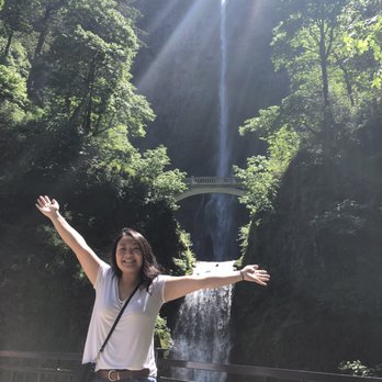 Multnomah Falls - don't be ashamed, everyone is a tourist here - Hiking Near Me - Bridal Veil, Oregon Multnomah Falls - don't be ashamed, everyone is a tourist here - Hiking Near Me - Bridal Veil, Oregon