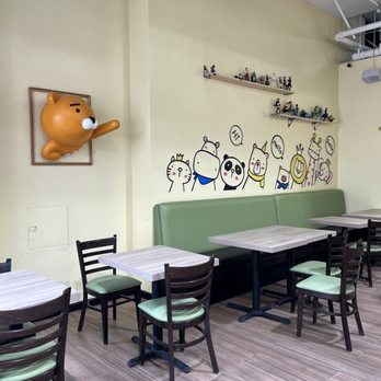Mom Wong Kitchen - indoors - Chinese Near Me - Camarillo, California