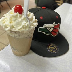 Munchie’s - Cookie ice cream and rootbeer float