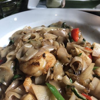 Natalee Thai - Drunken noodles with shrimp - Thai Near Me - Los Angeles, California Natalee Thai - Drunken noodles with shrimp - Thai Near Me - Los Angeles, California