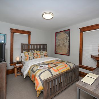 Berrodin Bed & Breakfast - The Big Louie Room: Bedroom 3 - Bed & Breakfast Near Me - Akron, Ohio Berrodin Bed & Breakfast - The Big Louie Room: Bedroom 3 - Bed & Breakfast Near Me - Akron, Ohio