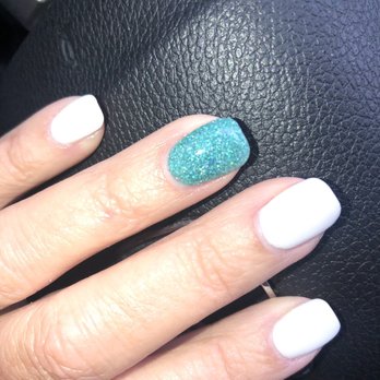 Bellagio Nails & Spa - Acrylic dip with gel top coat and 1 extra dip color on each hand ($43) by Henry - Nail Salons Near Me - San Clemente, California