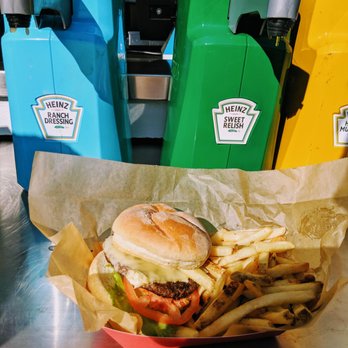XFINITY Theatre - Really good burgers and fries (13) - Music Venues Near Me - Hartford, Connecticut XFINITY Theatre - Really good burgers and fries (13) - Music Venues Near Me - Hartford, Connecticut
