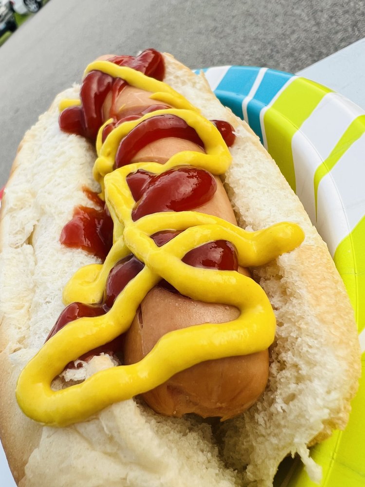 The hot dog lady Logo