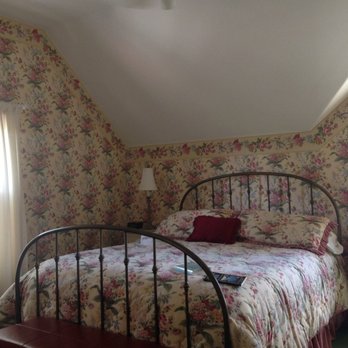 Coolidge House Bed & Breakfast - Sun Room bed - Bed & Breakfast Near Me - Ashland, Oregon Coolidge House Bed & Breakfast - Sun Room bed - Bed & Breakfast Near Me - Ashland, Oregon