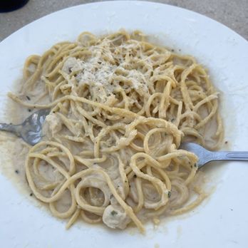 Johnny Rocco's Italian Grill - Chicken Alfredo Spaghetti - Italian Near Me - Niagara Falls, Ontario