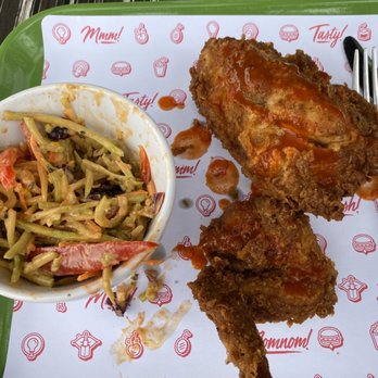 Baby's - Broasted chicken and broccoli slaw - American Near Me - Indianapolis, Indiana Baby's - Broasted chicken and broccoli slaw - American Near Me - Indianapolis, Indiana