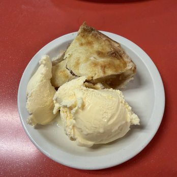 Del's Cafe - Warm Apple Fruit Pie. Vanilla Ice Cream - Cafes Near Me - Saint Charles, Minnesota Del's Cafe - Warm Apple Fruit Pie. Vanilla Ice Cream - Cafes Near Me - Saint Charles, Minnesota