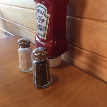 Sunset Grill - Liked the touches of the miniature salt and pepper shakers. Each of the tables were filled to the top. - Breakfast & Brunch Near Me - Niagara-on-the-Lake, Ontario Sunset Grill - Liked the touches of the miniature salt and pepper shakers. Each of the tables were filled to the top. - Breakfast & Brunch Near Me - Niagara-on-the-Lake, Ontario