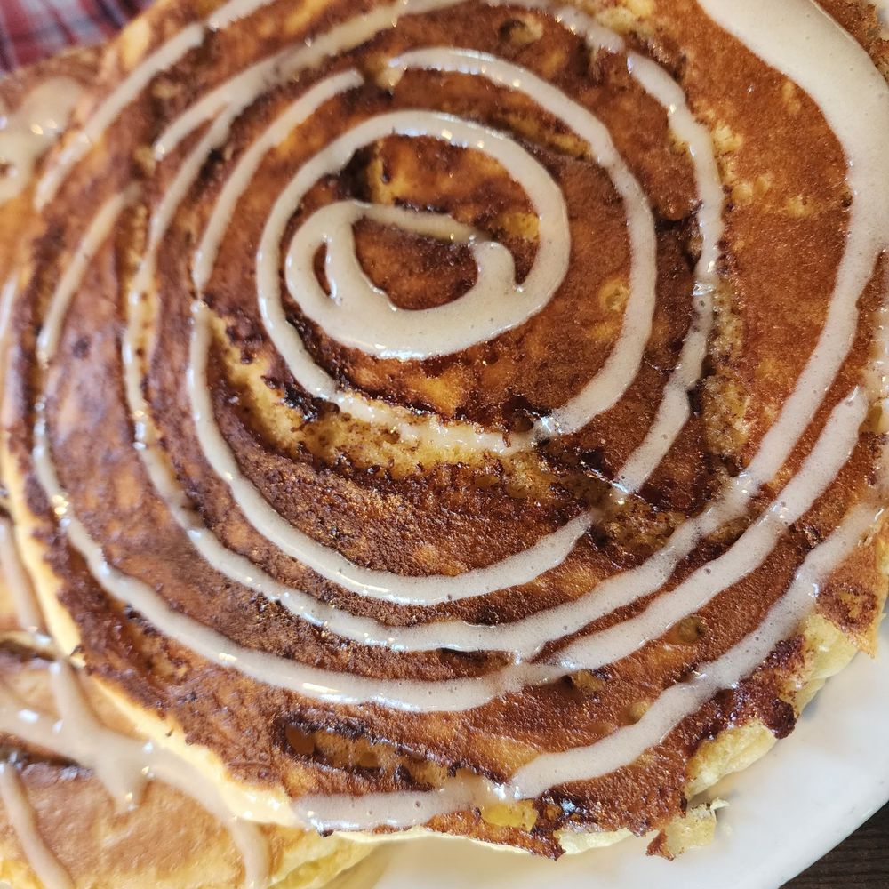 Le Peep - Aksarben Pointe - Cinnamon roll cakes - Breakfast & Brunch Near Me - Omaha, Nebraska Le Peep - Aksarben Pointe - Cinnamon roll cakes - Breakfast & Brunch Near Me - Omaha, Nebraska