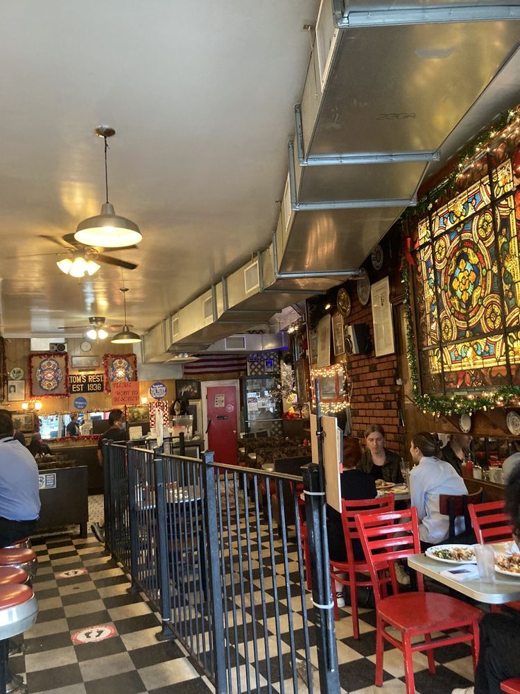 Tom's