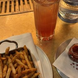 Truffle fries and mocktail