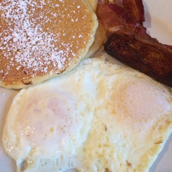 Elly's Pancake House - Breakfast Club w/ Pancakes $8.95 - Breakfast & Brunch Near Me - Glenview, Illinois