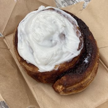Brick & Bell Cafe - Delicious cinnamon roll with frosting - Coffee & Tea Near Me - La Jolla, California