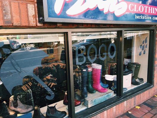 Berk S Shoes Clothing Store 17 Photos 55 Reviews Shoe Stores 272 Thayer St Providence Ri United States Phone Number Yelp