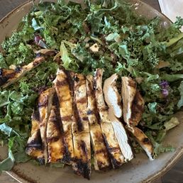 Quinoa kale bowl with grilled chicken