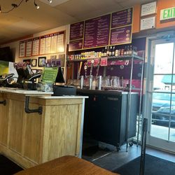 Infinitus Pie - Shot of the counter where you order and decent beer selection