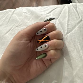Trendy Nails & Spa - Nail Salons Near Me - Anaheim, California