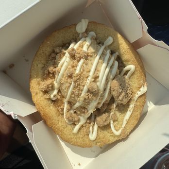 Crumbl - Upper Oakville - Bakeries Near Me - Oakville, Ontario