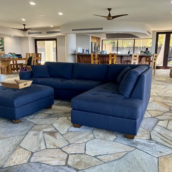 Elite Pacific Vacations - Living room and kitchen - Vacation Rentals Near Me - Kailua-Kona, Hawaii
